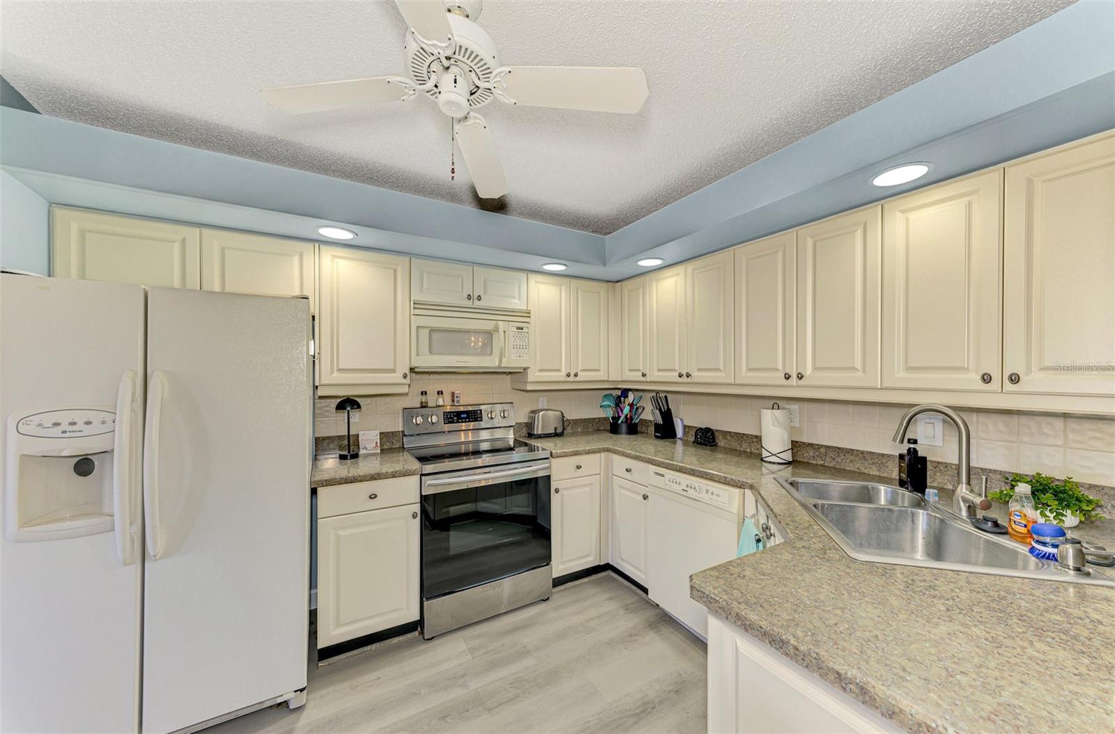 5761 AVISTA DR #5761 — photo 24