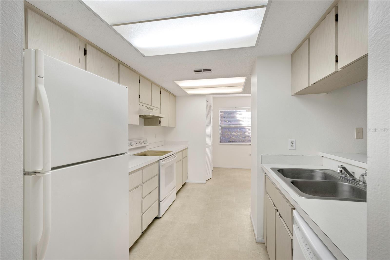 1034 BOWSPRIT LN — photo 8