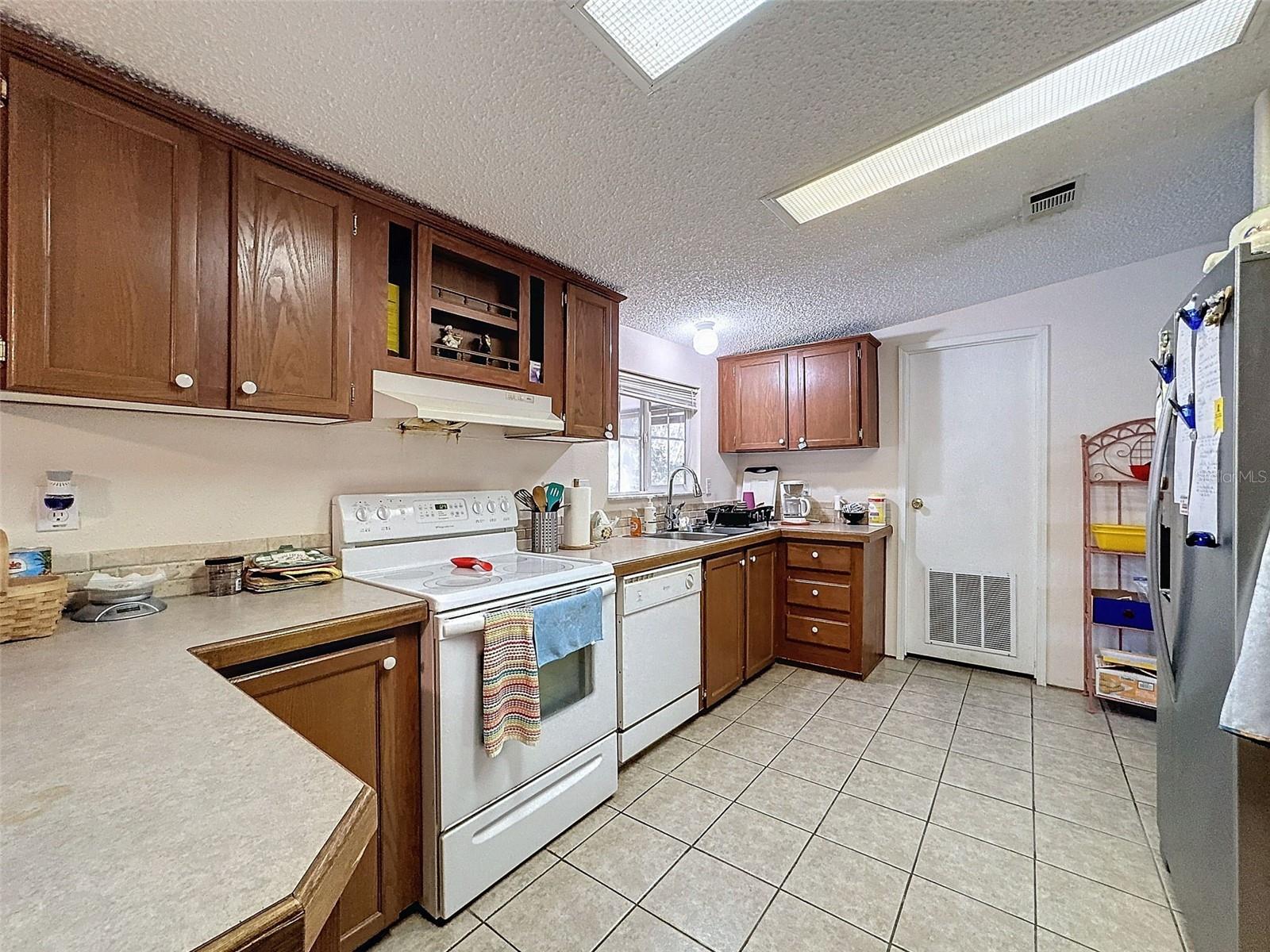 15525 & 15527 SHADY HILLS RD — photo 76