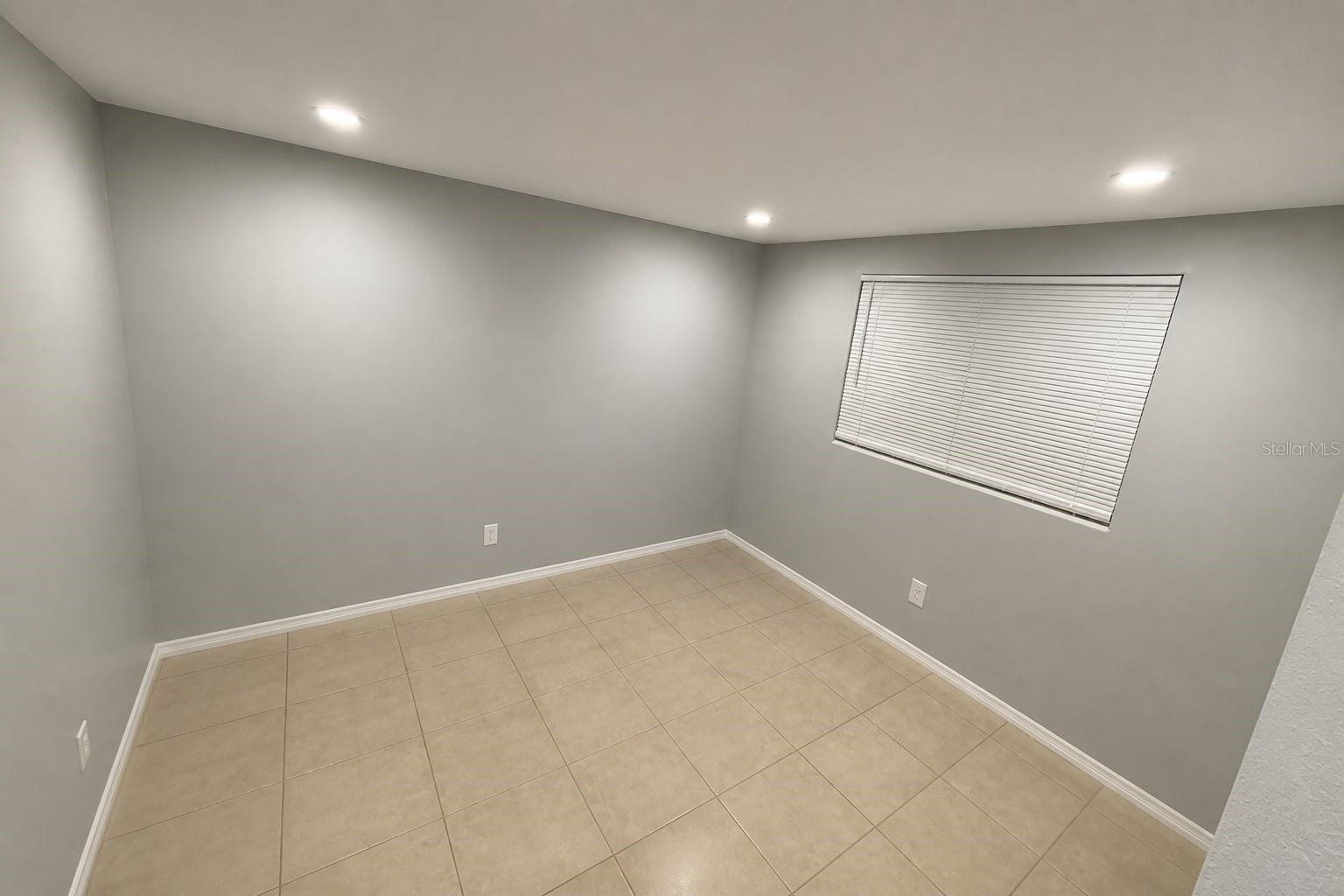 735 BERTREND ST — photo 11