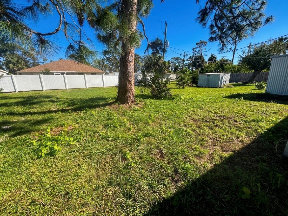 735 BERTREND ST — photo 15
