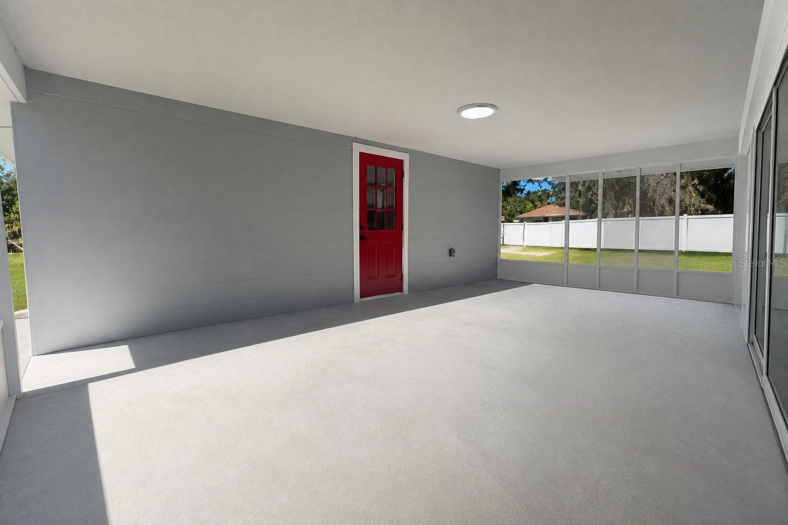735 BERTREND ST — photo 3