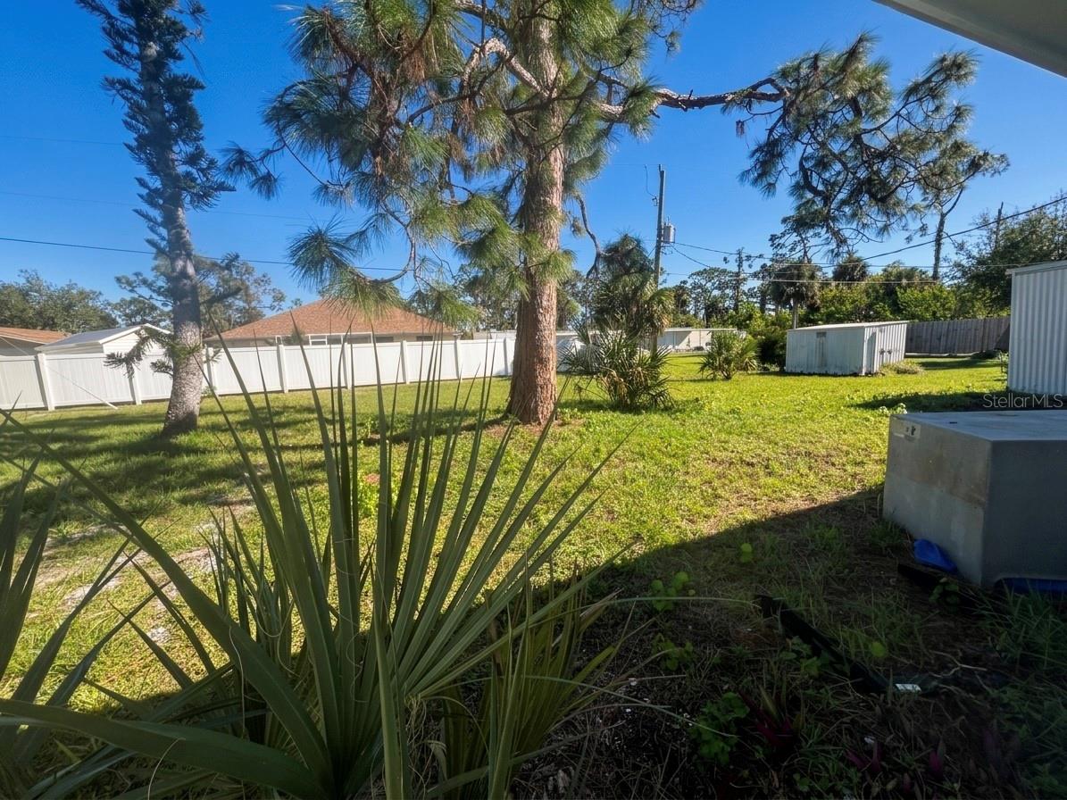 735 BERTREND ST — photo 16