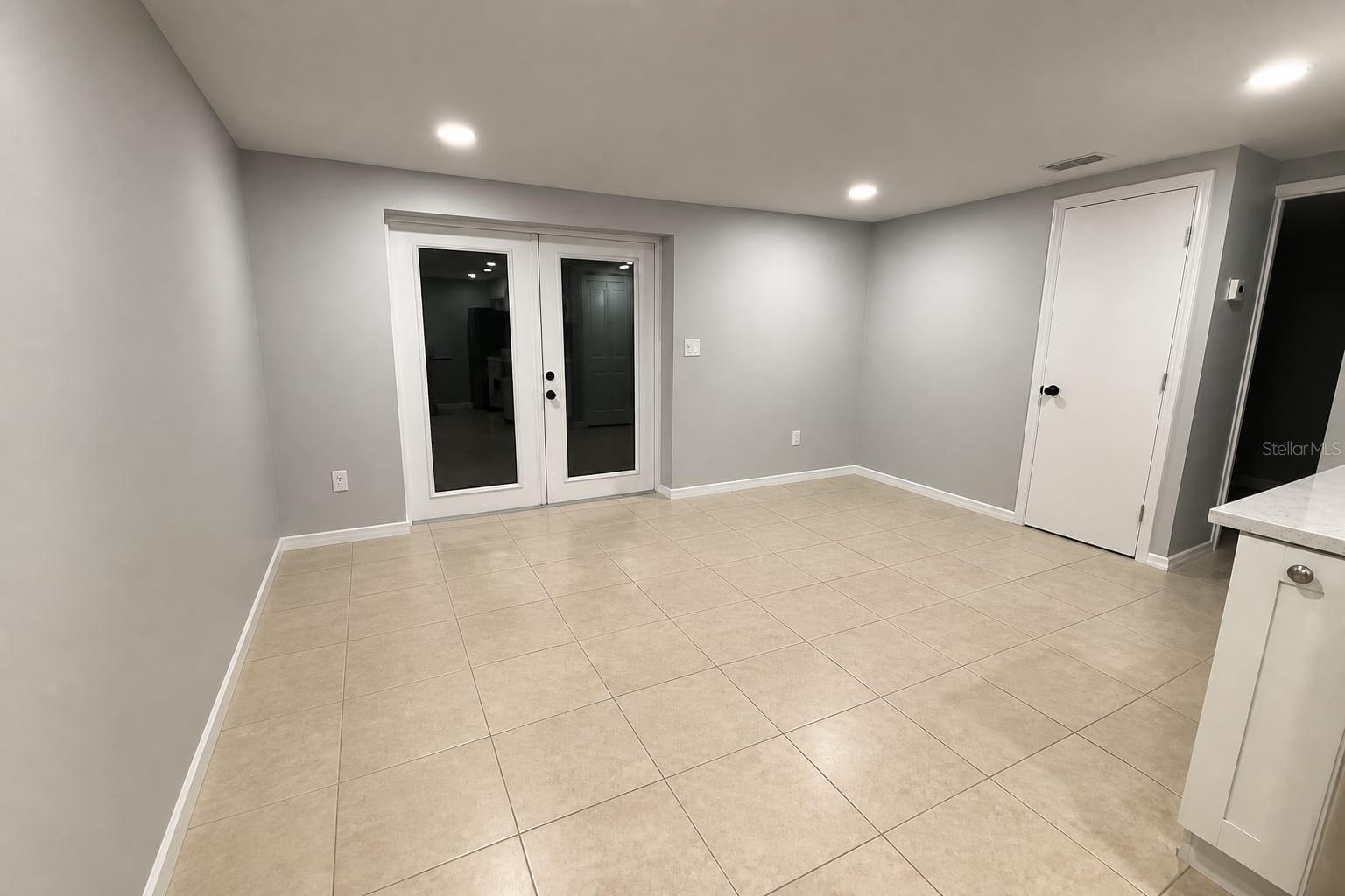 735 BERTREND ST — photo 5