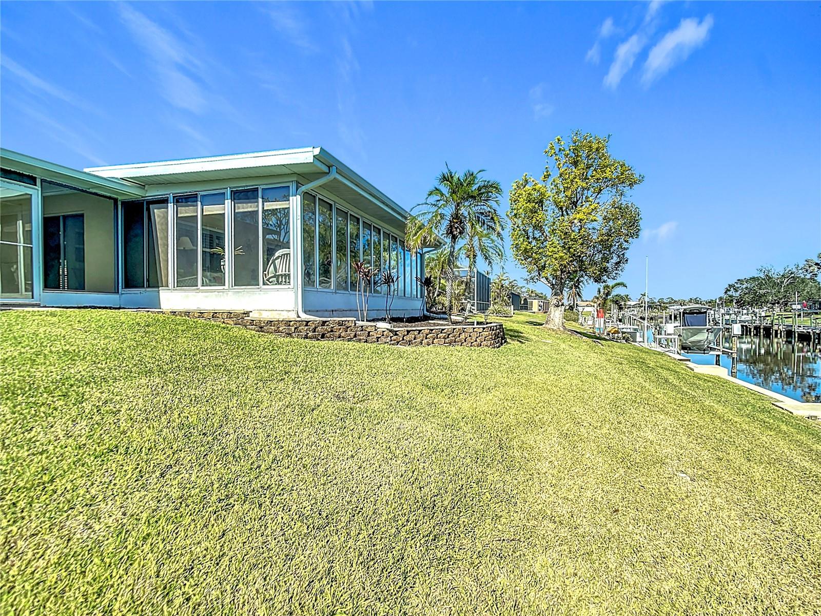 4 WINDSOR DR — photo 56