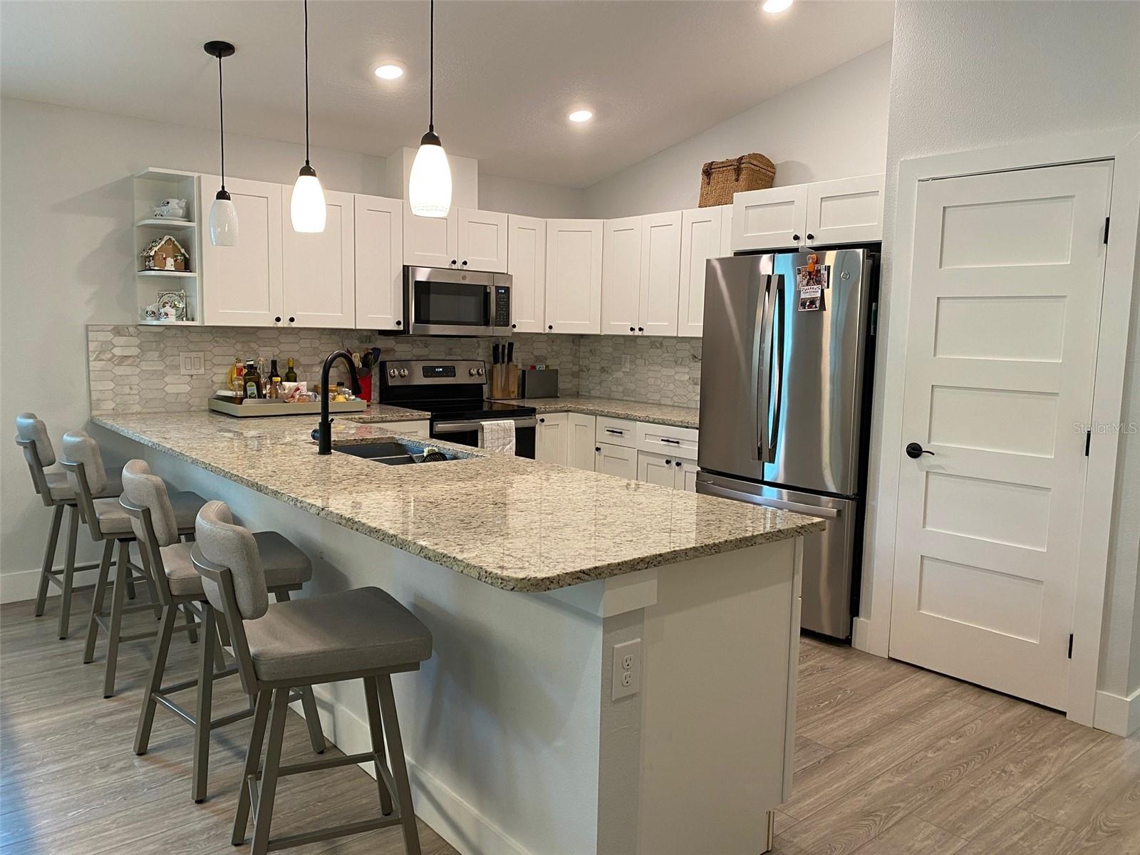 2933 MAIDEN LN — photo 8