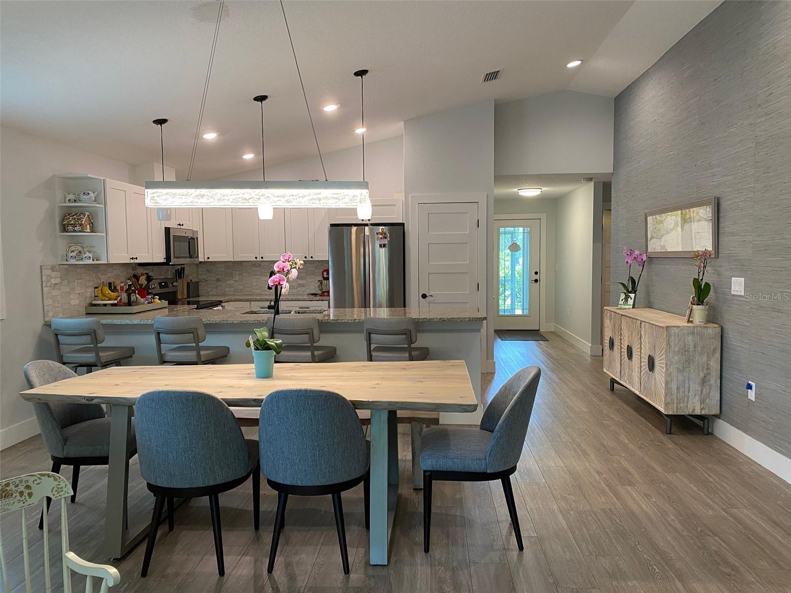 2933 MAIDEN LN — photo 3