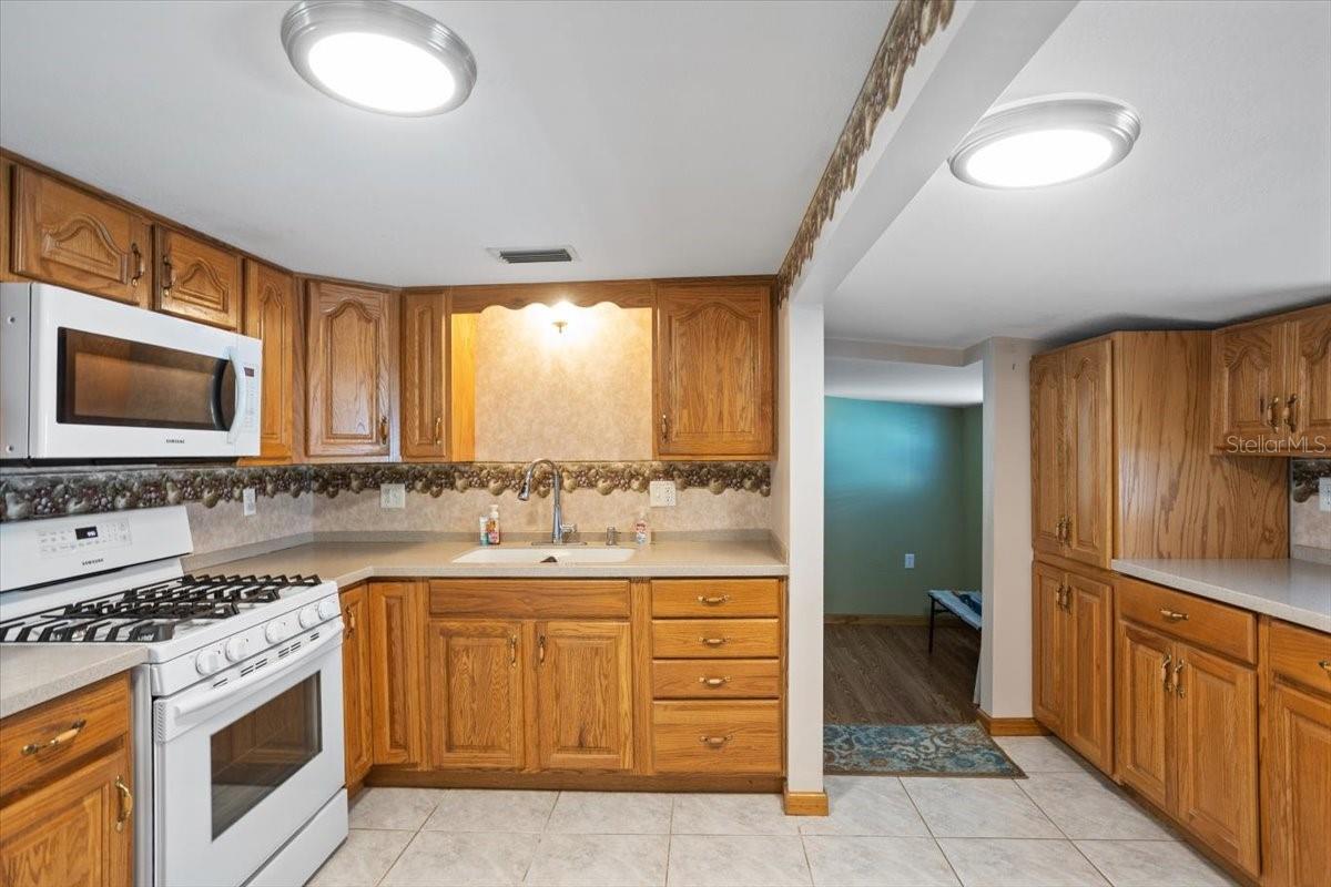 6 SEMINOLE DR — photo 21