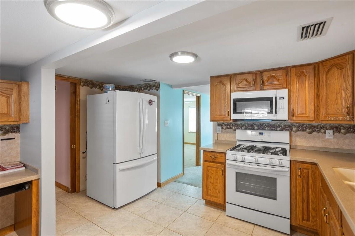 6 SEMINOLE DR — photo 10
