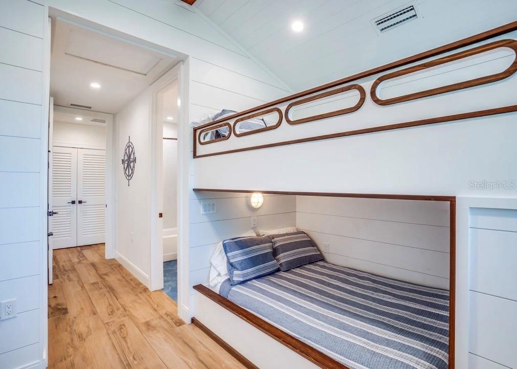 9403 GULF DR — photo 16