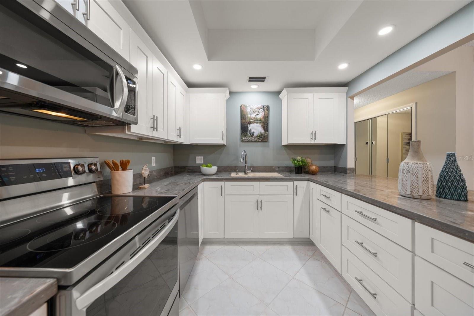 6 BELLEVIEW BLVD #105 — photo 9