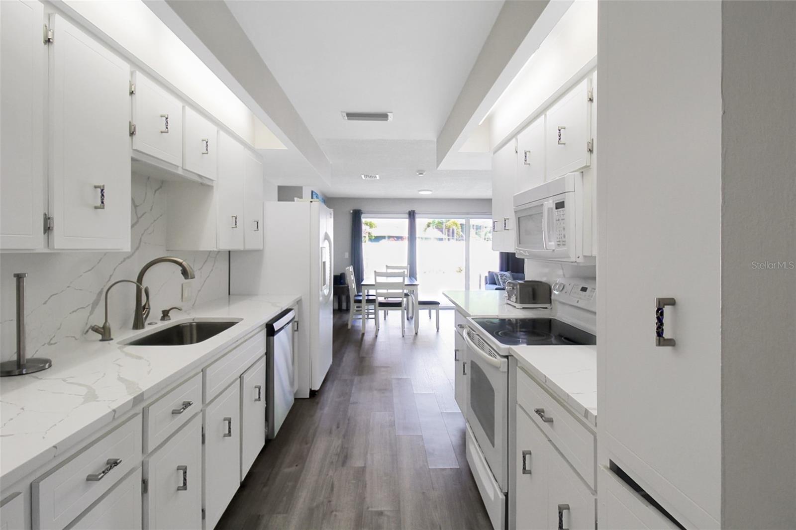 1127 DE LEO DR — photo 9