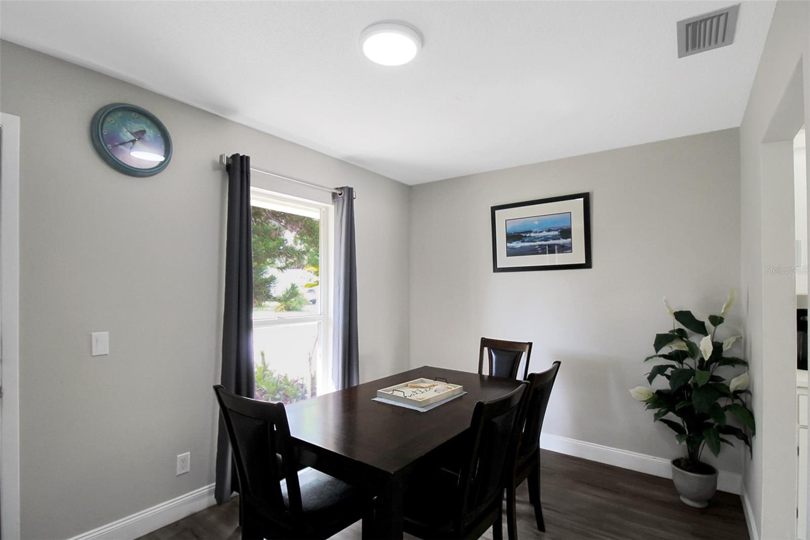 1127 DE LEO DR — photo 8