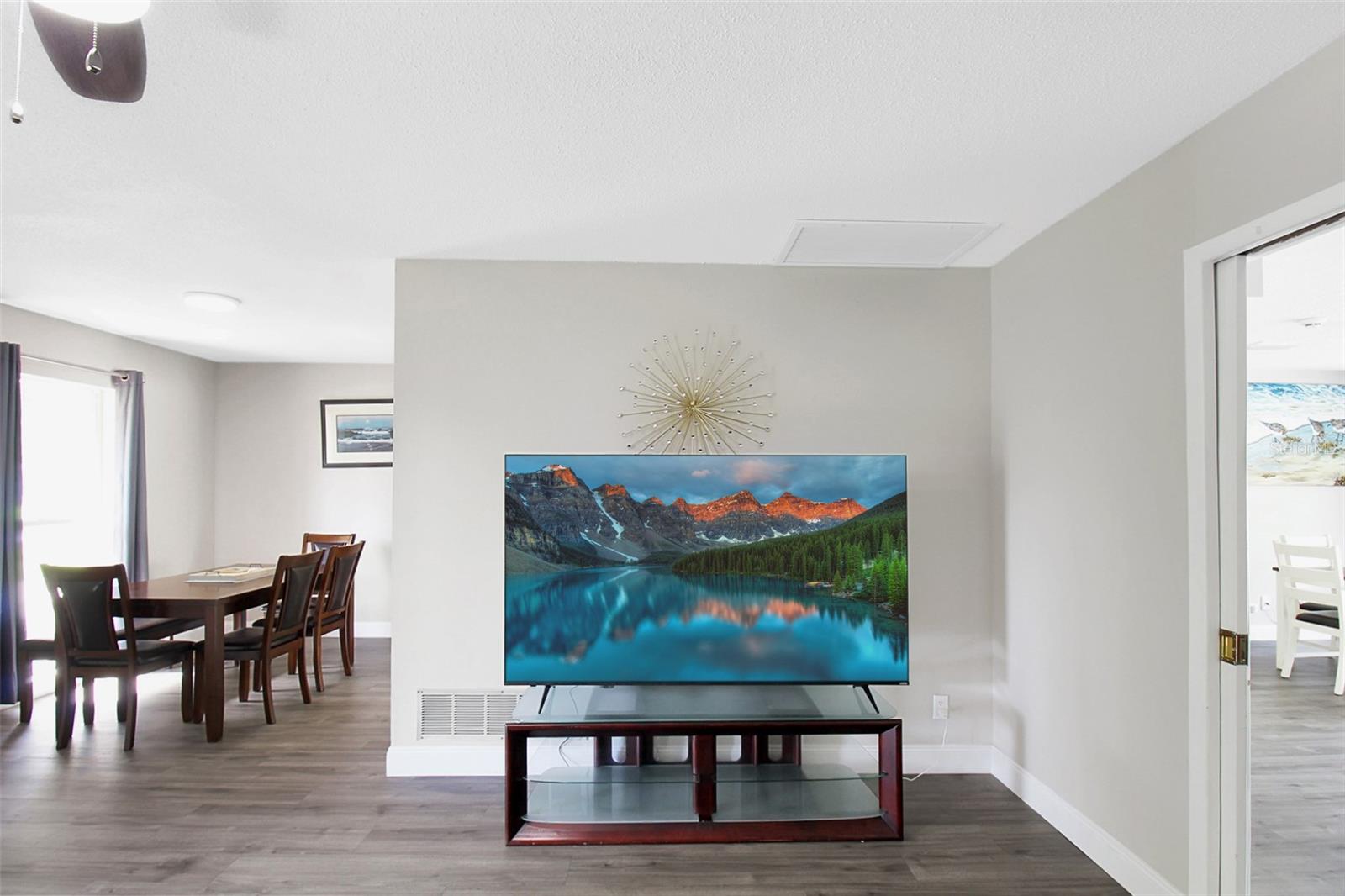 1127 DE LEO DR — photo 7