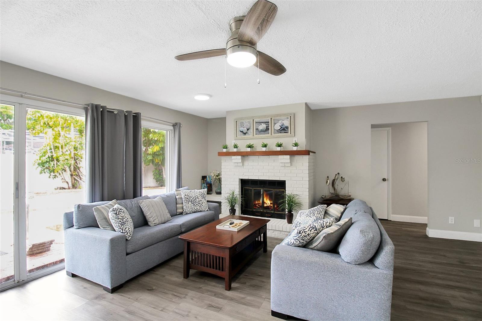 1127 DE LEO DR — photo 17