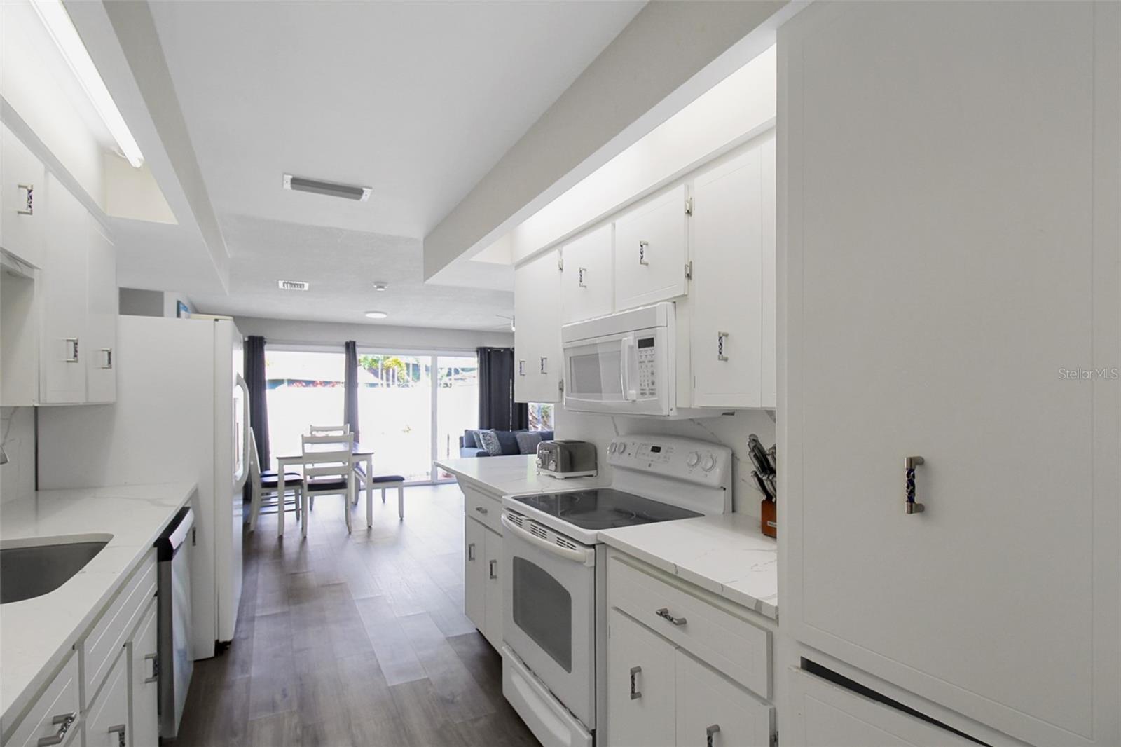 1127 DE LEO DR — photo 11