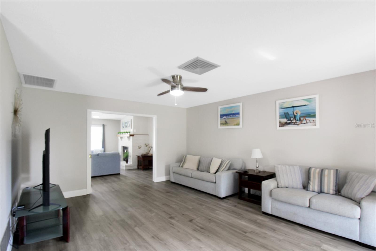 1127 DE LEO DR — photo 4