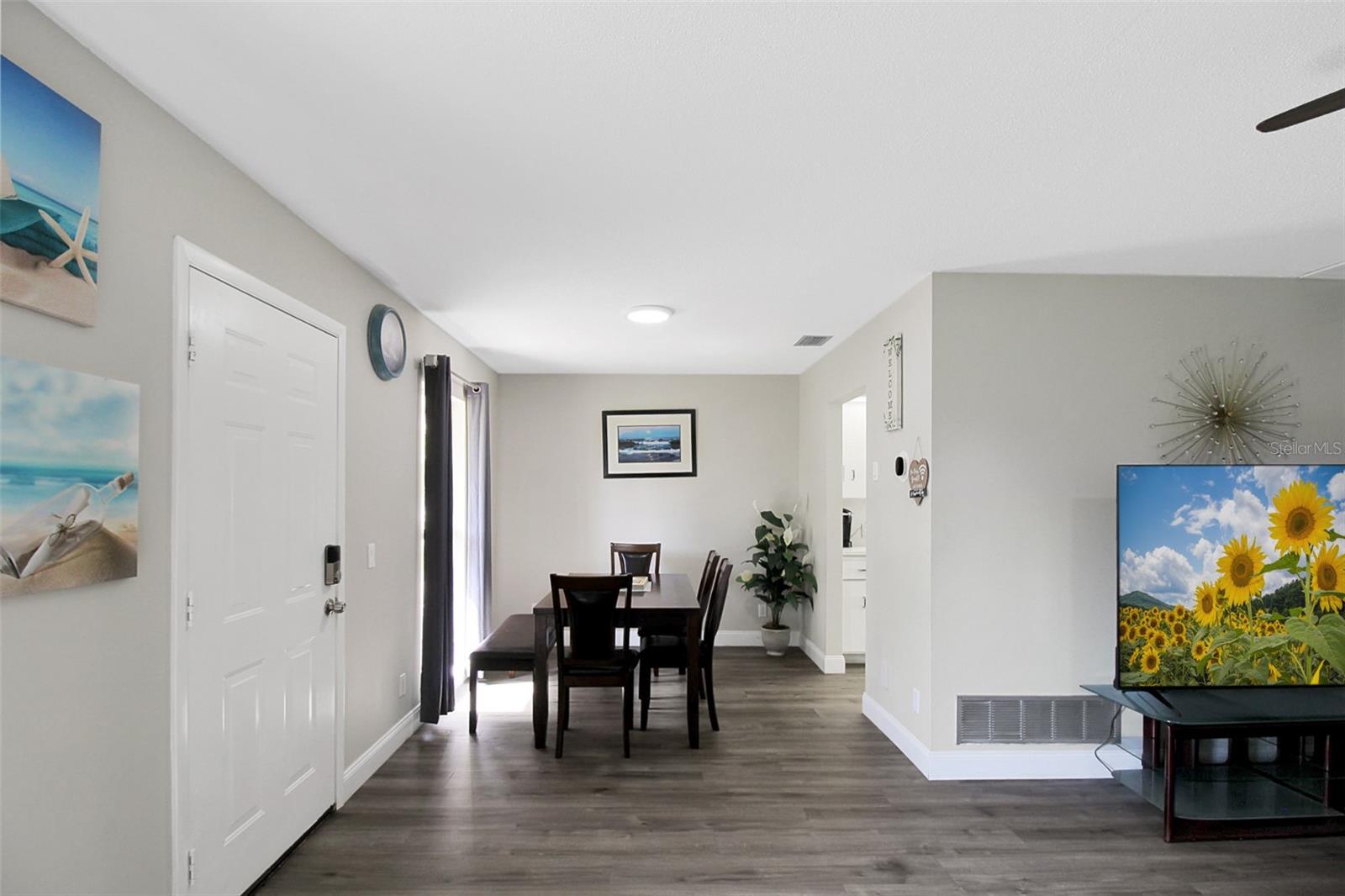1127 DE LEO DR — photo 5