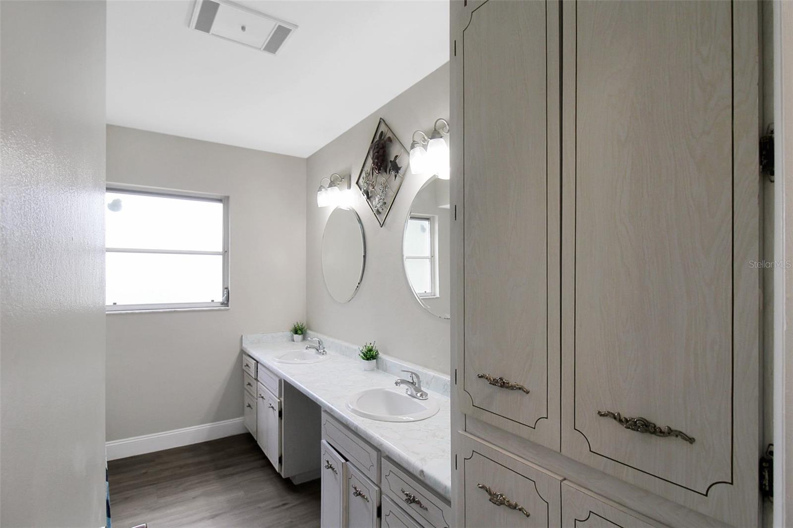 1127 DE LEO DR — photo 21