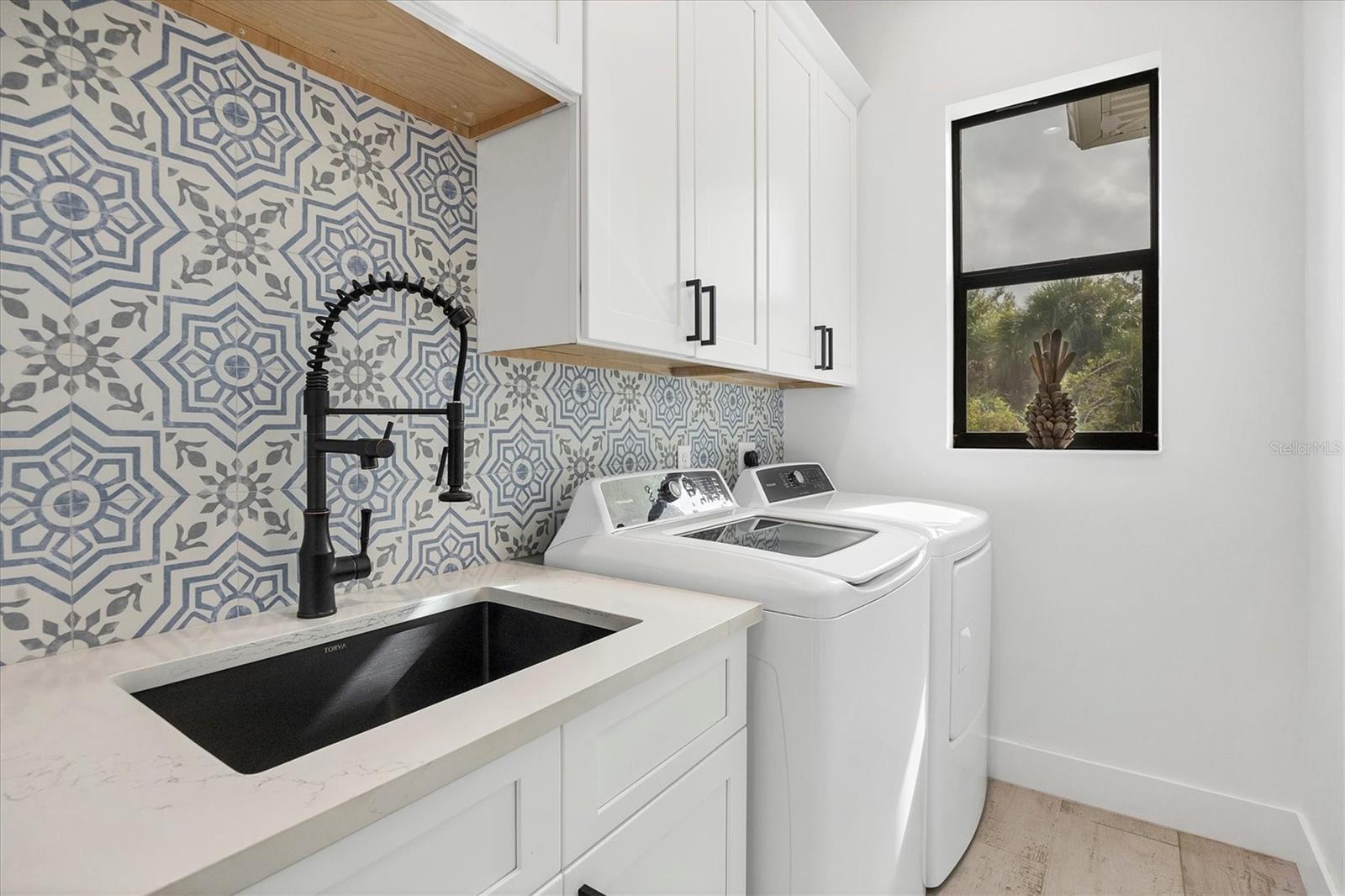0 SYMCO AVE — photo 23