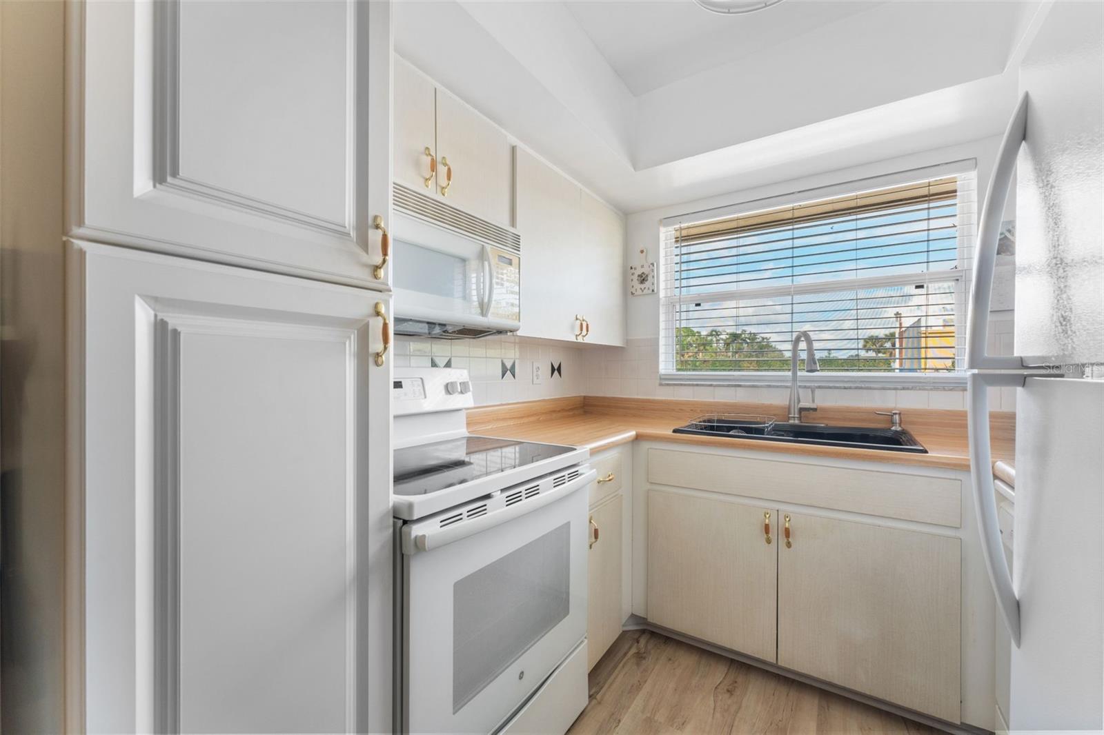 6250 7TH AVE W #6250 — photo 9