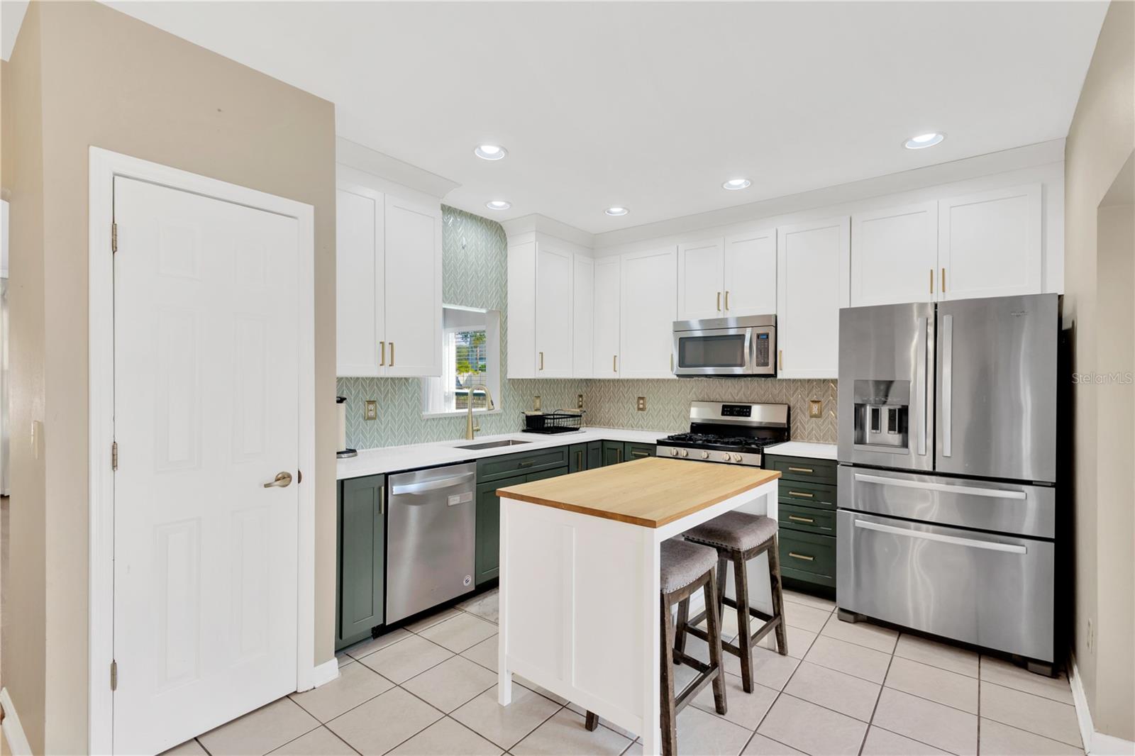 10814 NEWBRIDGE DR — photo 8