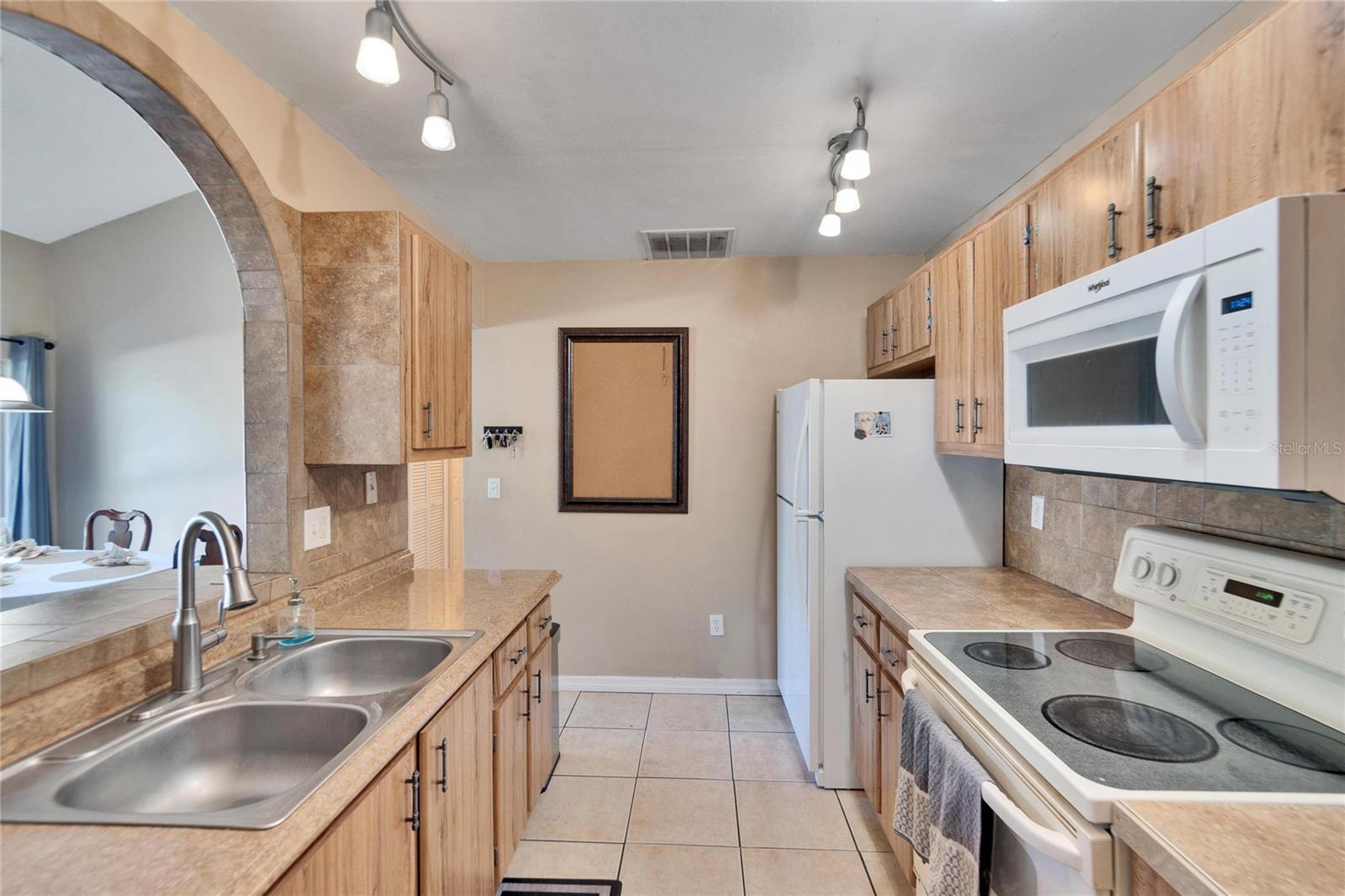 1849 BOUGH AVE #D — photo 6
