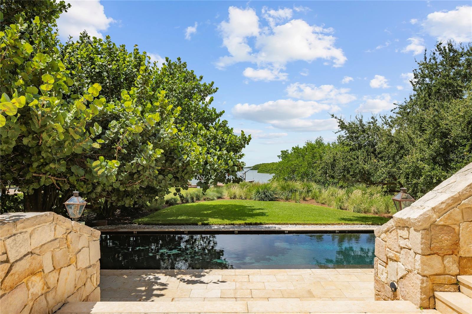1571 OCEANVIEW DR — photo 47