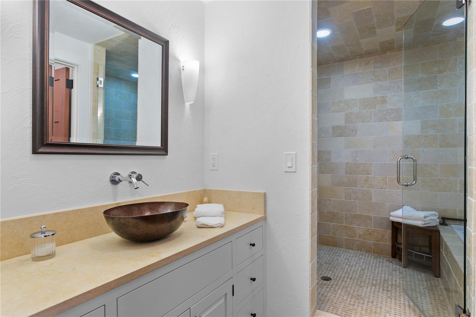 1571 OCEANVIEW DR — photo 32