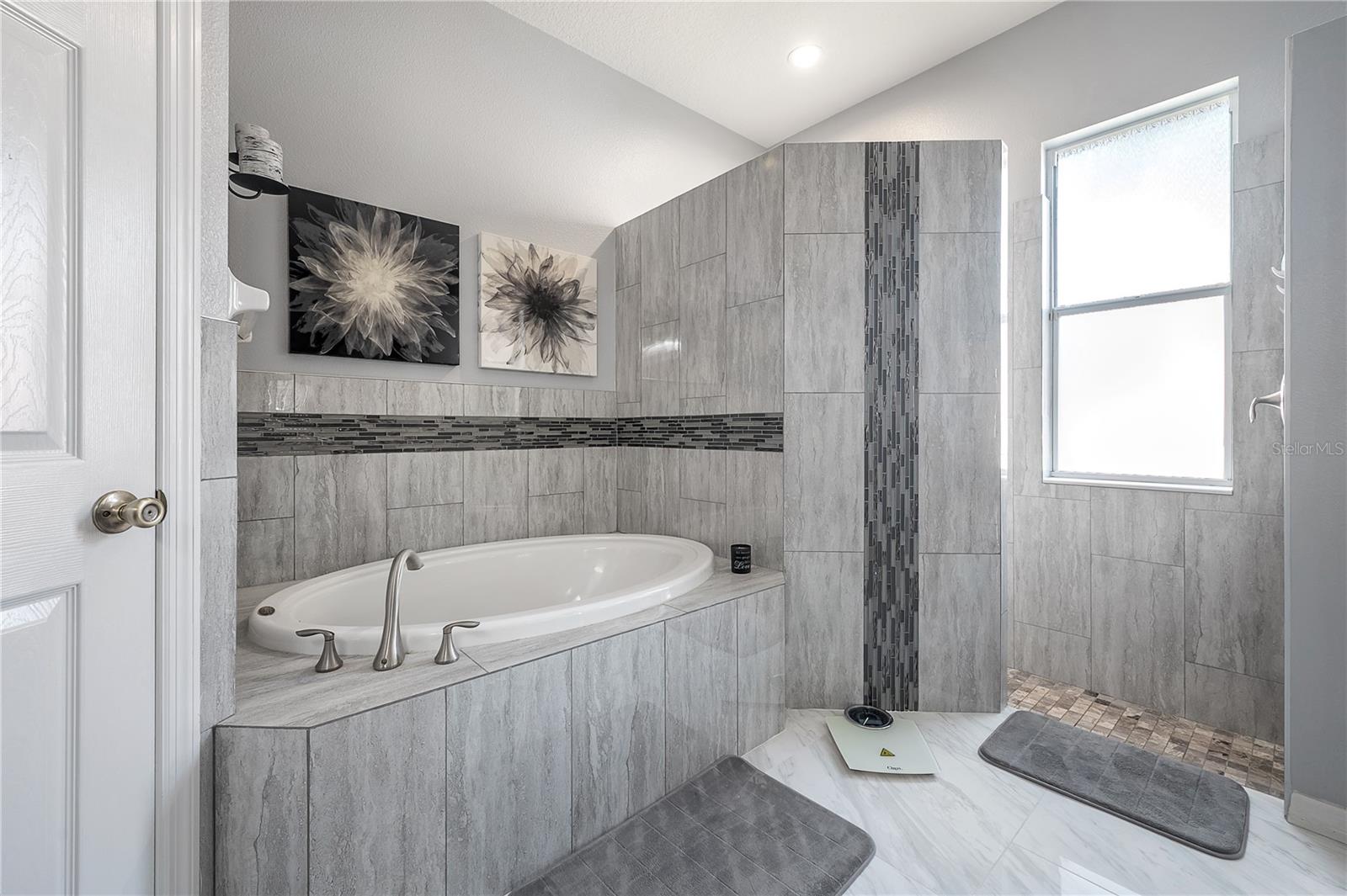 10126 LONDONSHIRE LN — photo 21