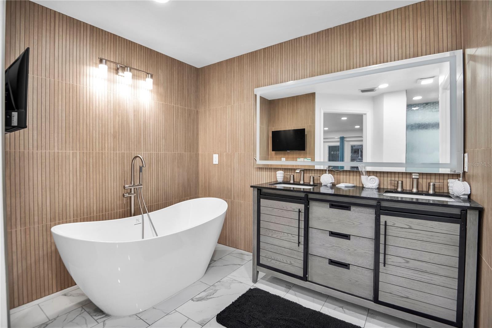 31 LANDS END LN — photo 37