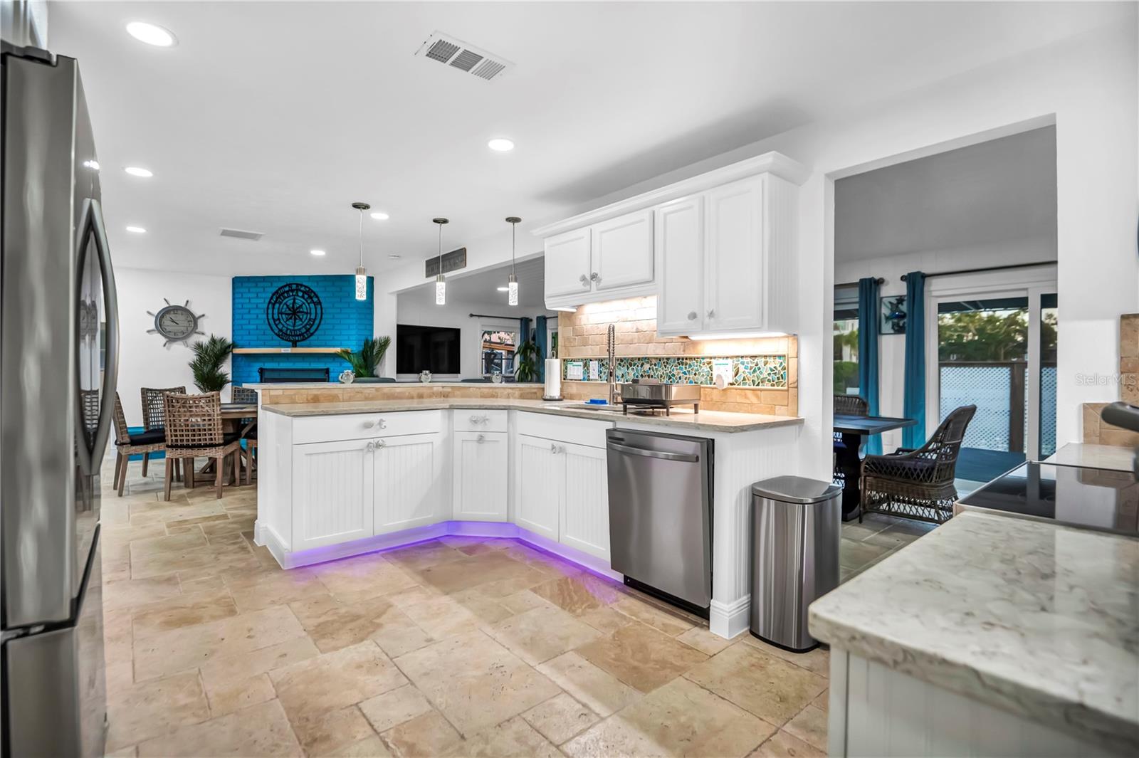 31 LANDS END LN — photo 17