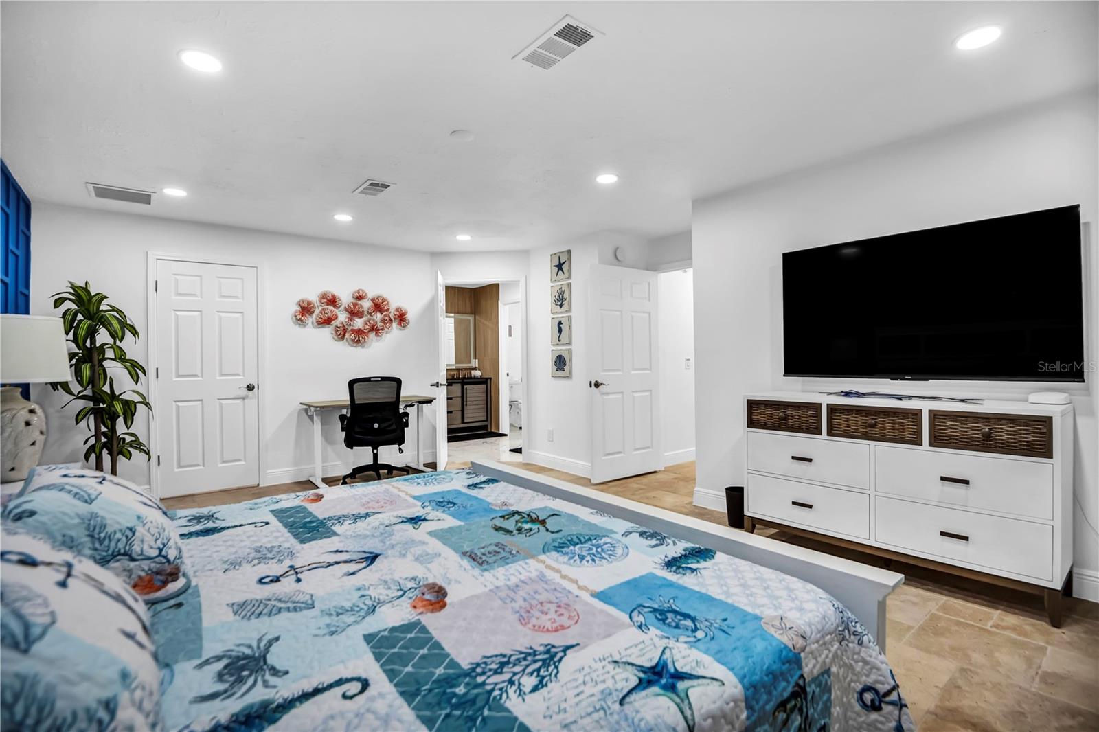 31 LANDS END LN — photo 35