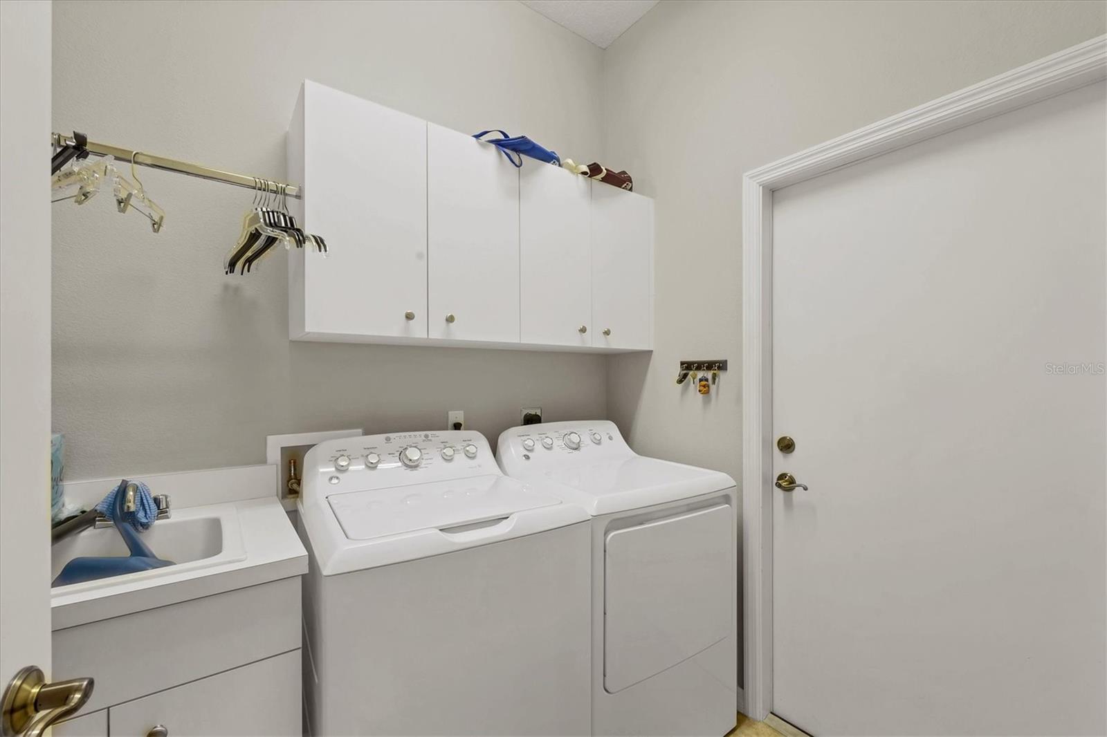 1647 LANCASHIRE DR #1647 — photo 27