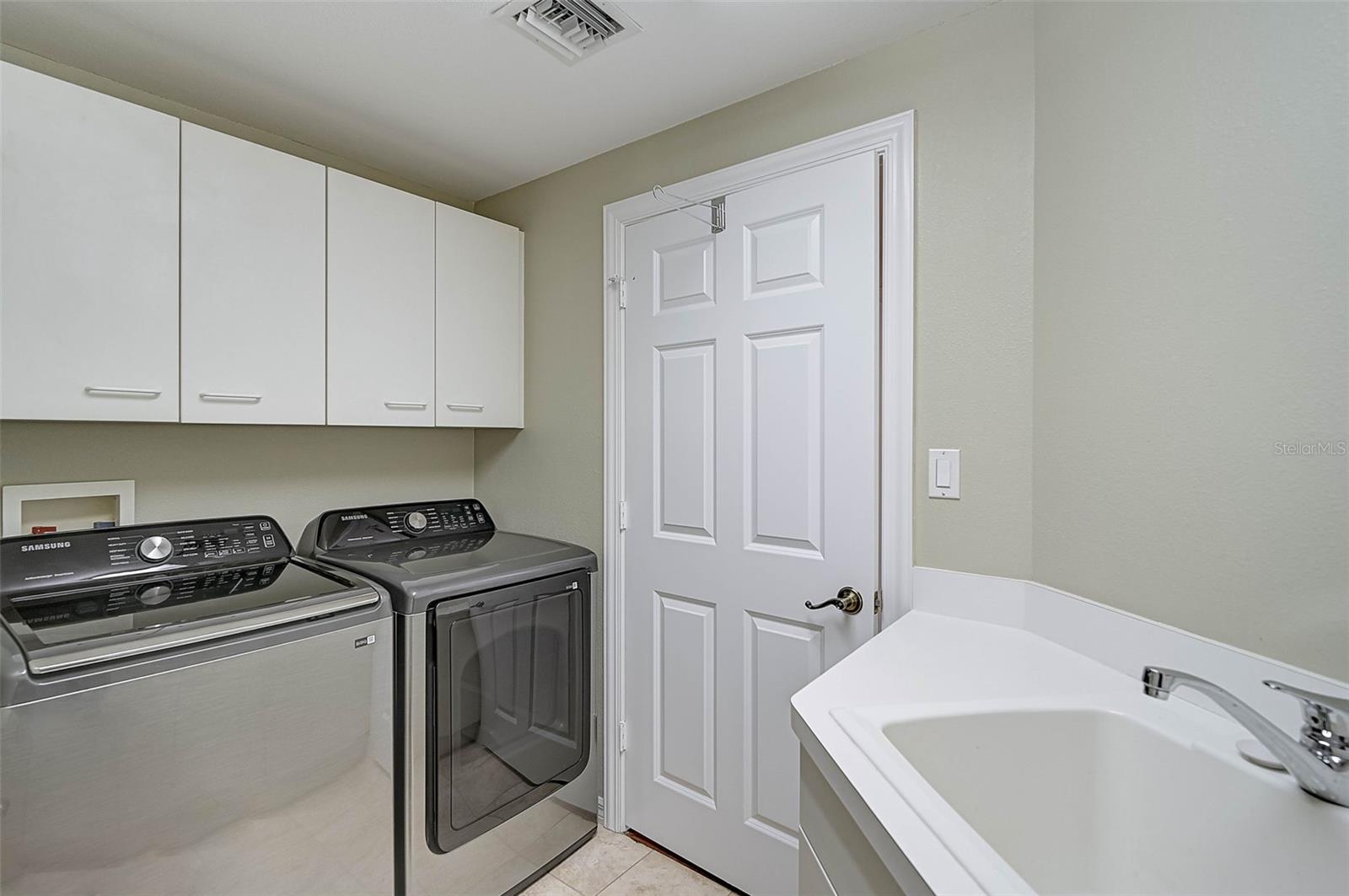 385 N POINT RD #402 — photo 26