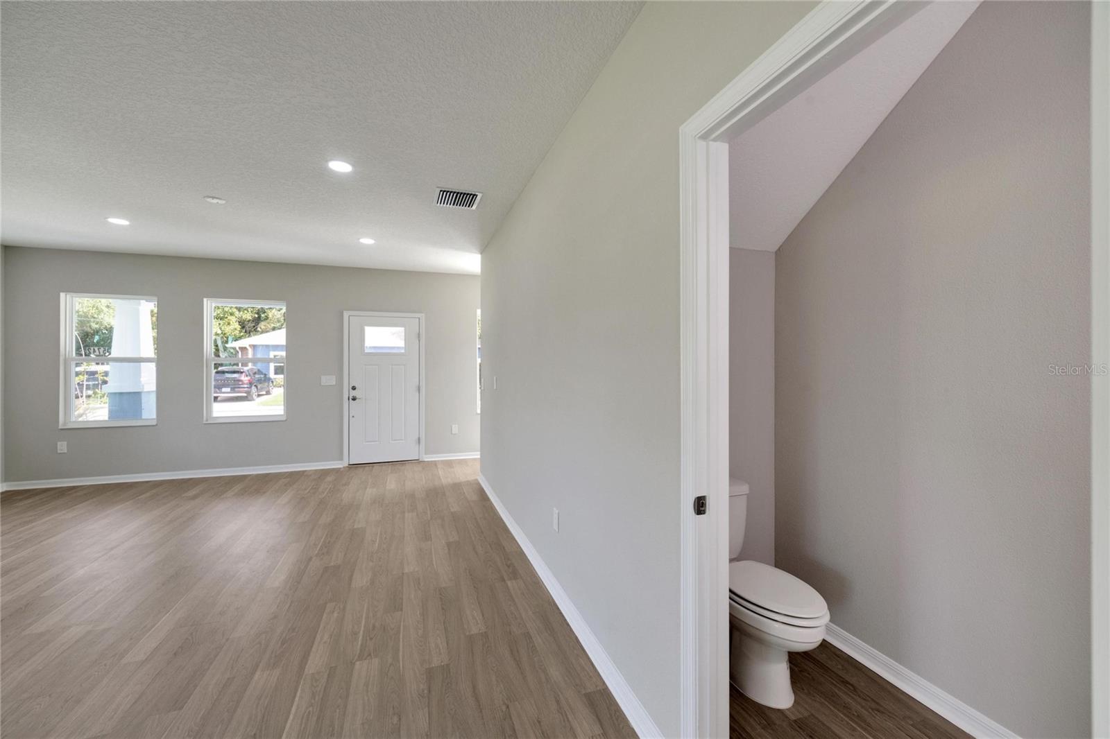 5742 MEADOWLANE ST — photo 14