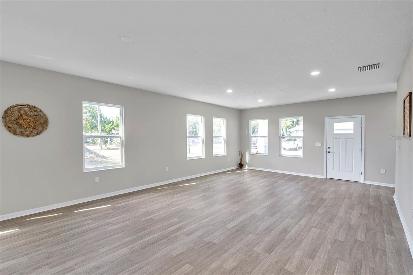 5742 MEADOWLANE ST — photo 12