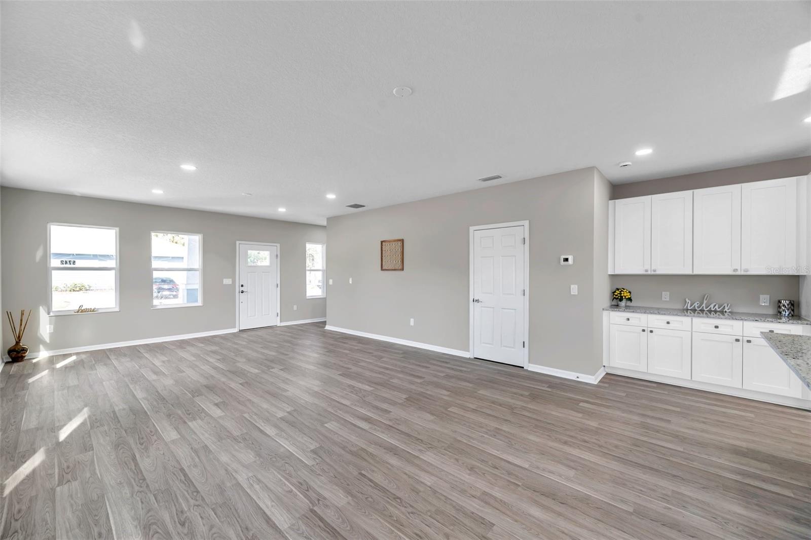 5742 MEADOWLANE ST — photo 13