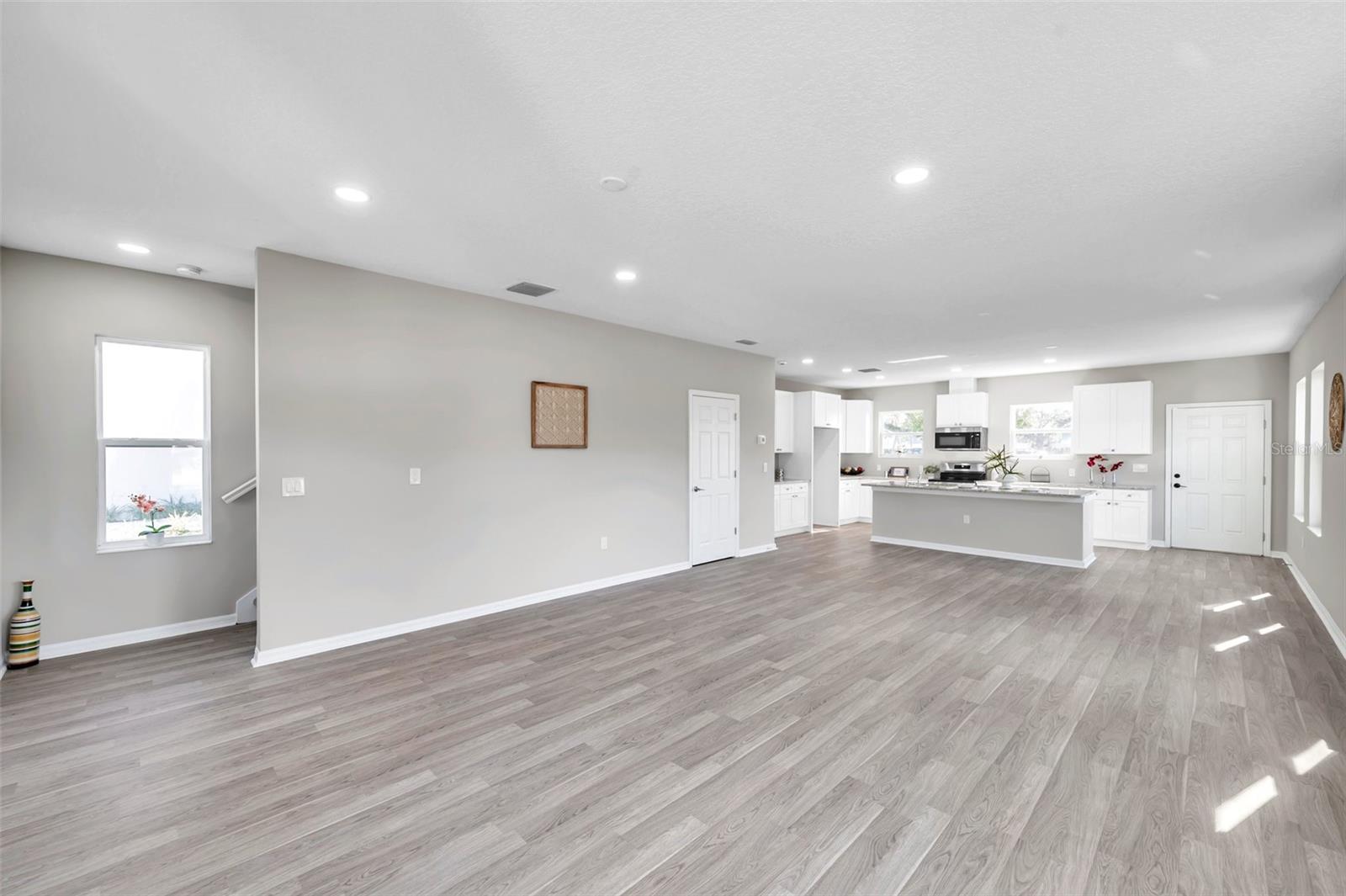5742 MEADOWLANE ST — photo 9