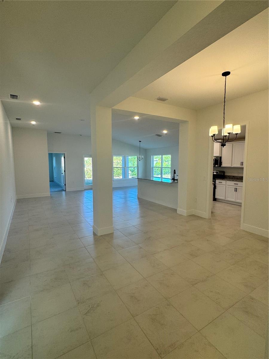 2504 AVERLAND LOOP — photo 2