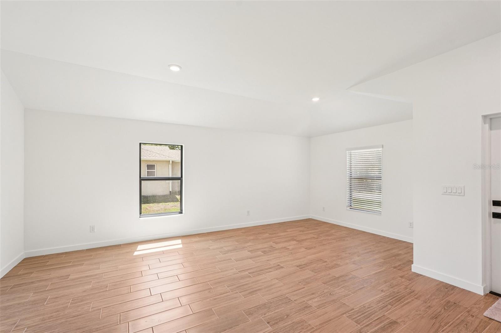 5237 ABERBACK ST — photo 12