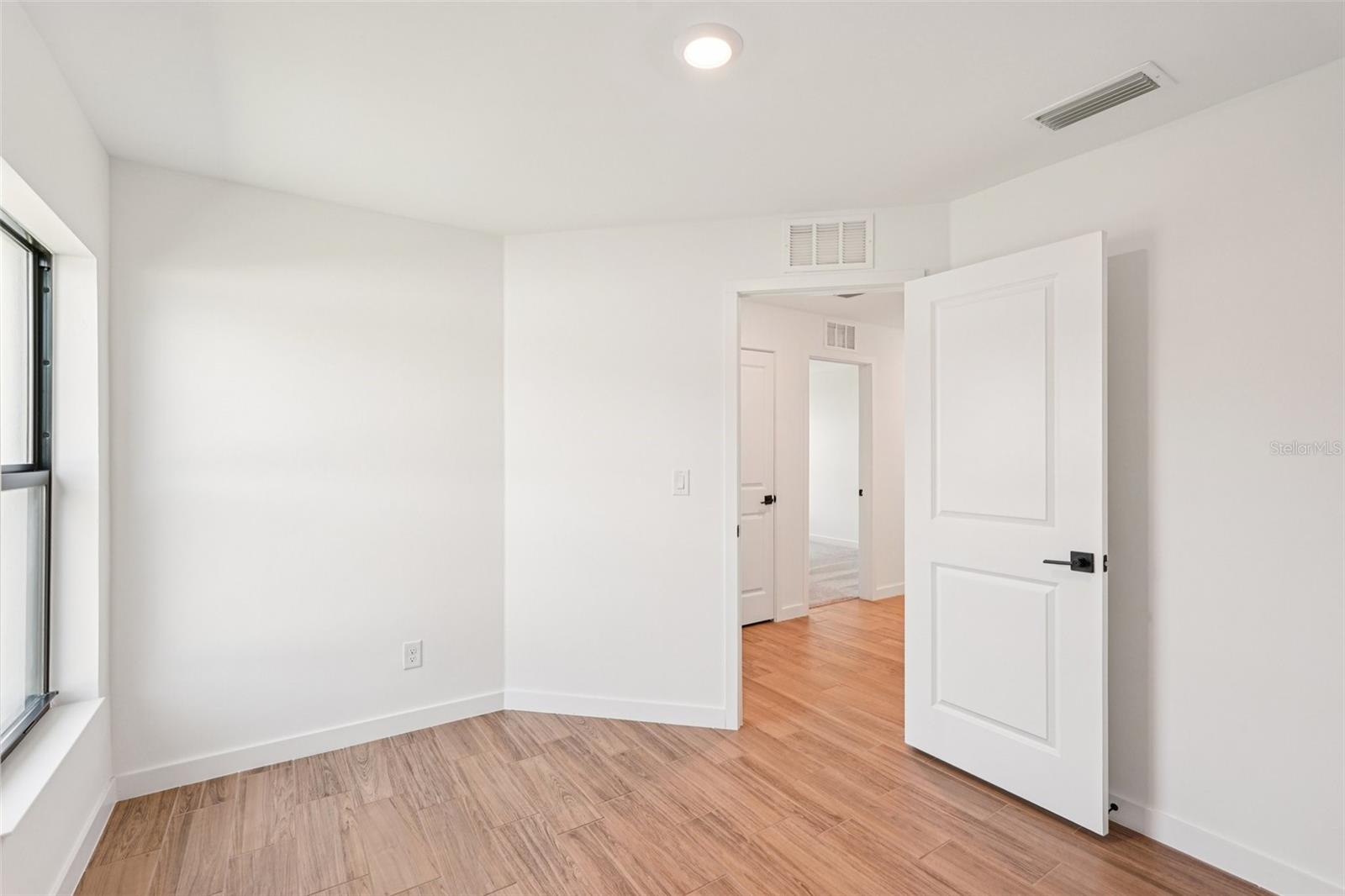 5237 ABERBACK ST — photo 33