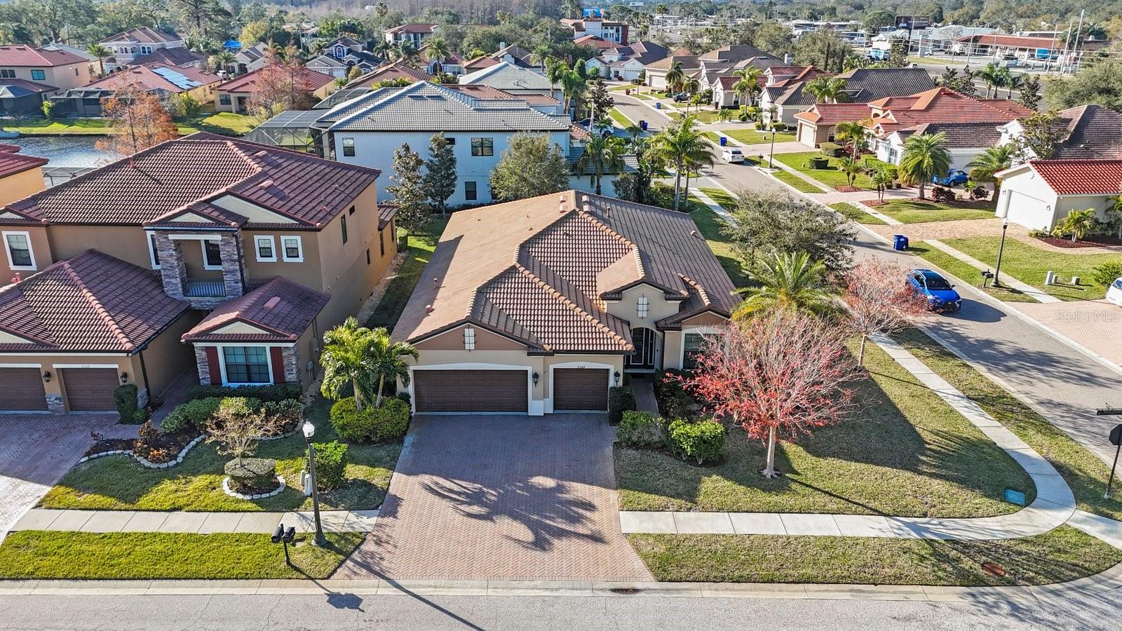 2564 GRAND CYPRESS BLVD — photo 2