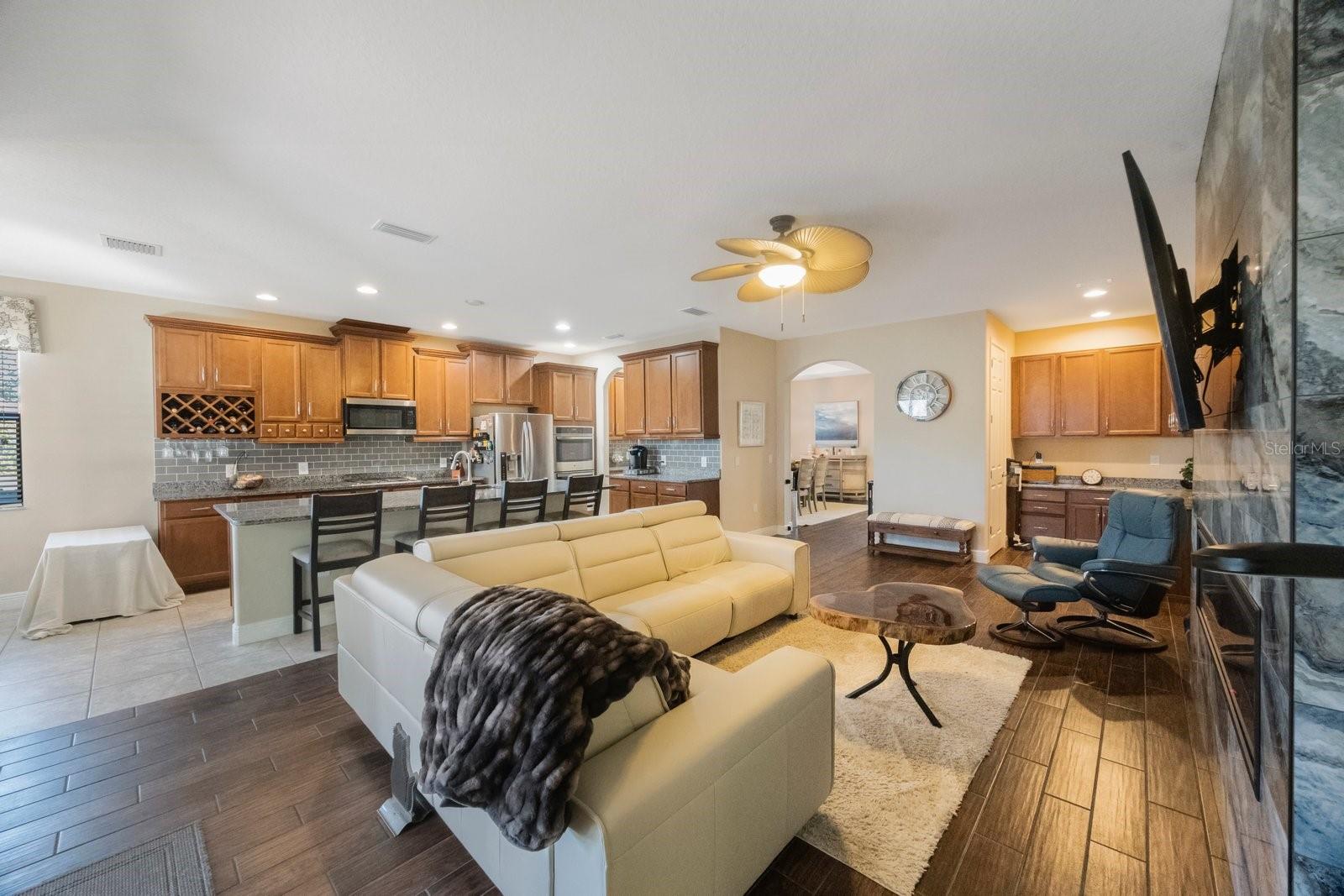 2564 GRAND CYPRESS BLVD — photo 16