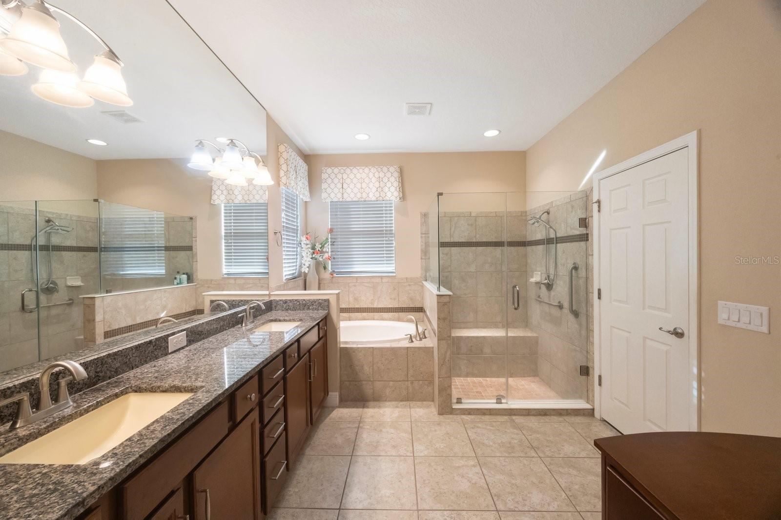 2564 GRAND CYPRESS BLVD — photo 33