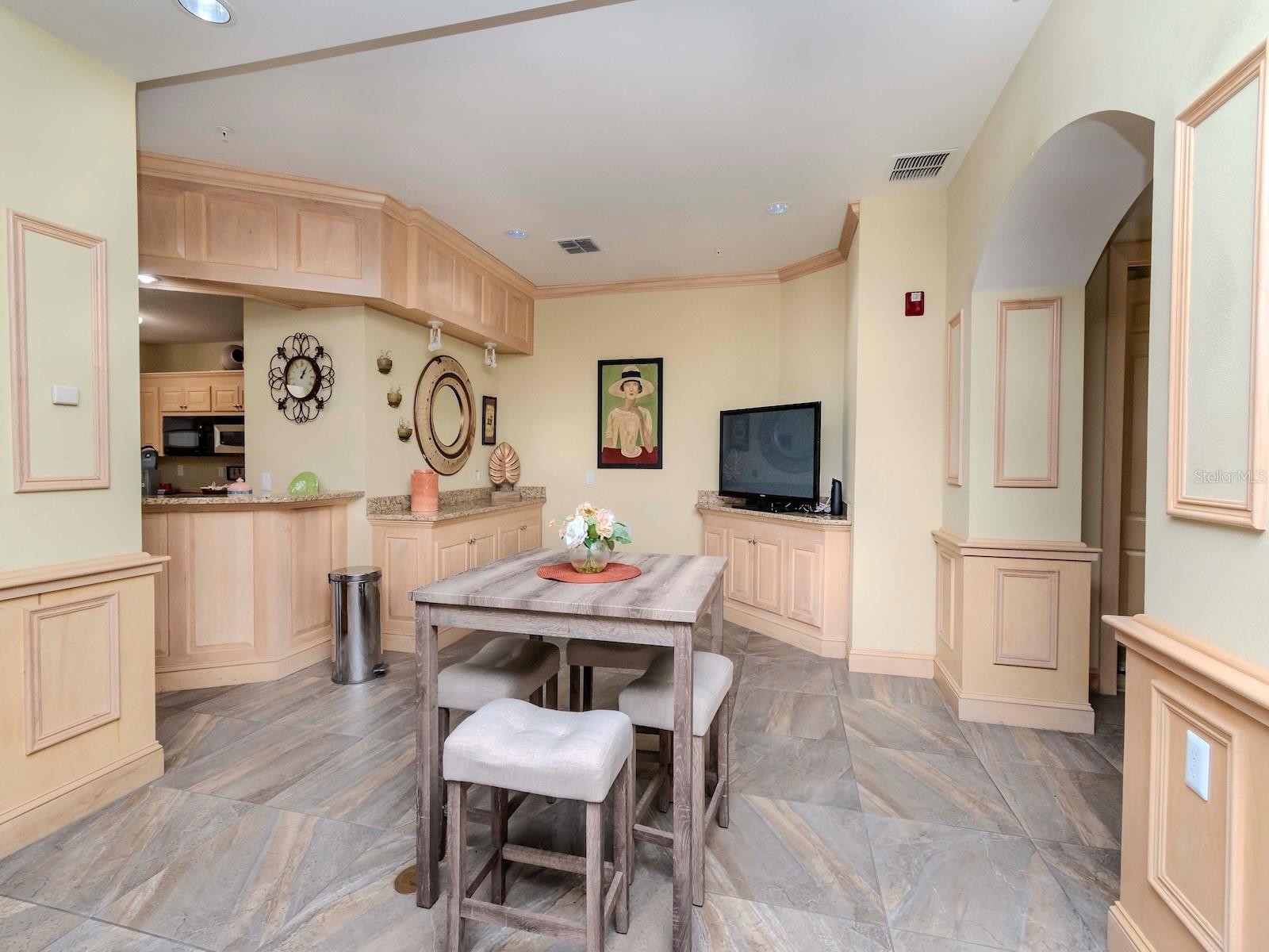 1429 VILLA CAPRI CIR #306 — photo 32