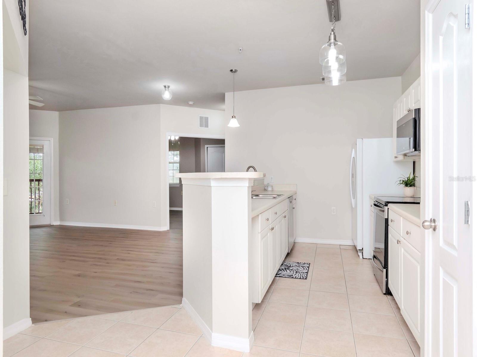 1429 VILLA CAPRI CIR #306 — photo 3
