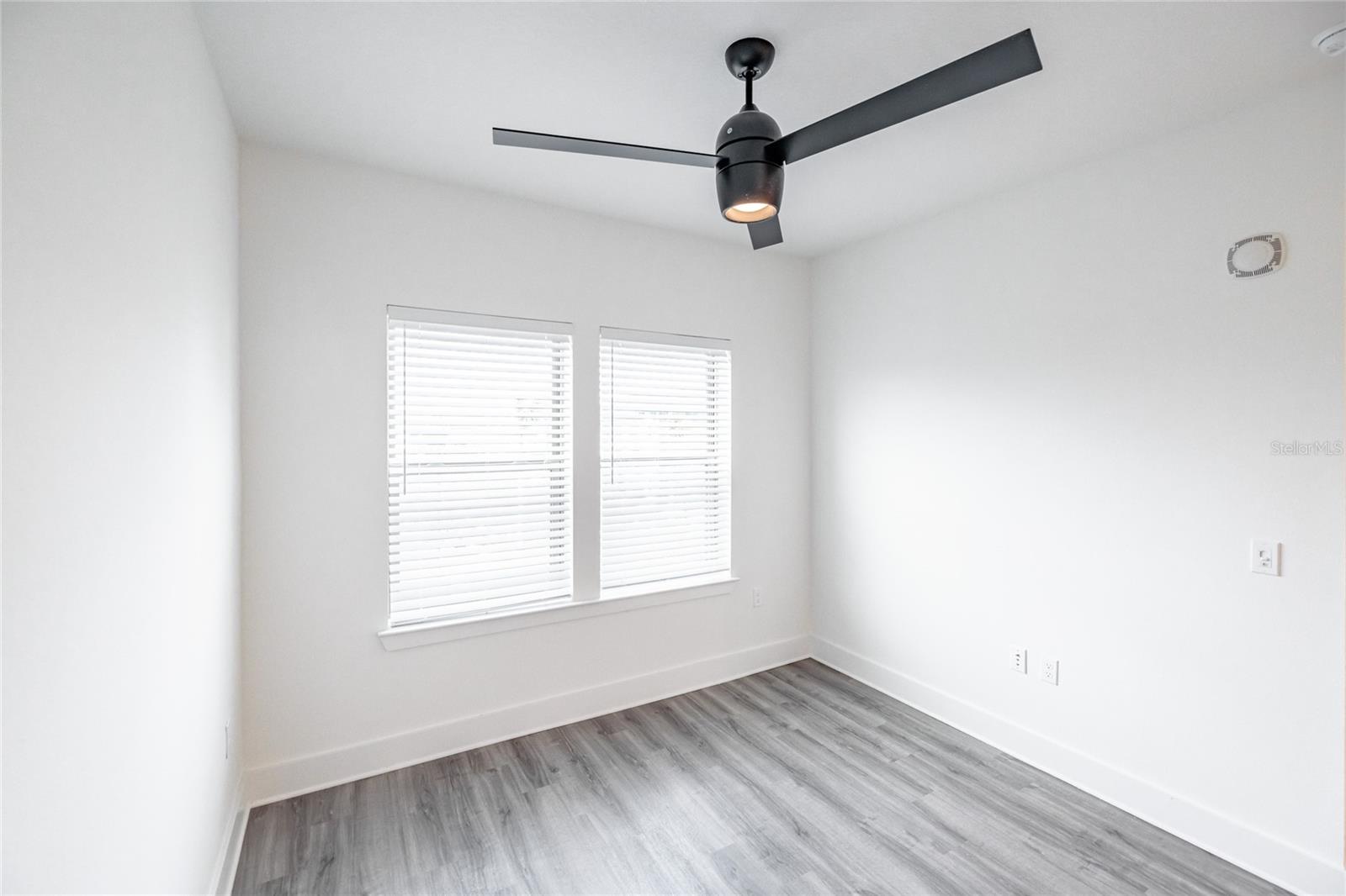 1420 LAKEFRONT DR #ST-3303 — photo 12