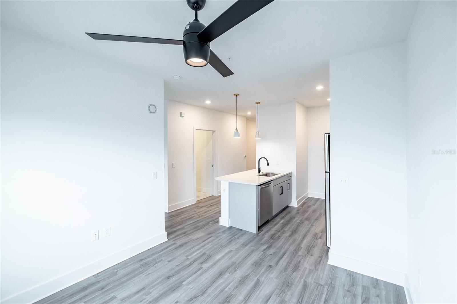 1420 LAKEFRONT DR #ST-3303 — photo 8