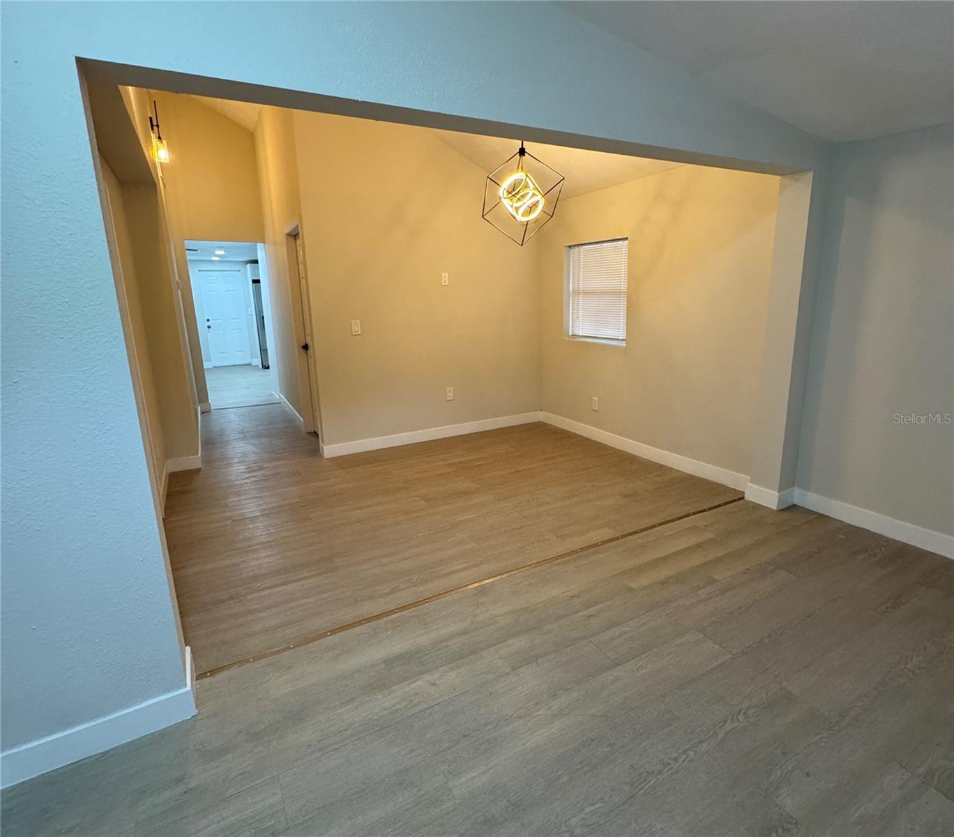 8014 N ALASKA ST — photo 2